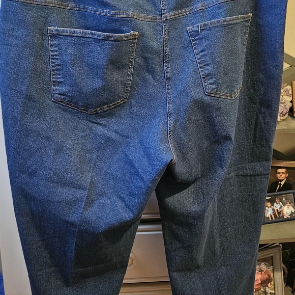 Ruby Rd. Plus jeans size 20. Faux pockets in front, frayed hem with gold stitch - Picture 2 of 5